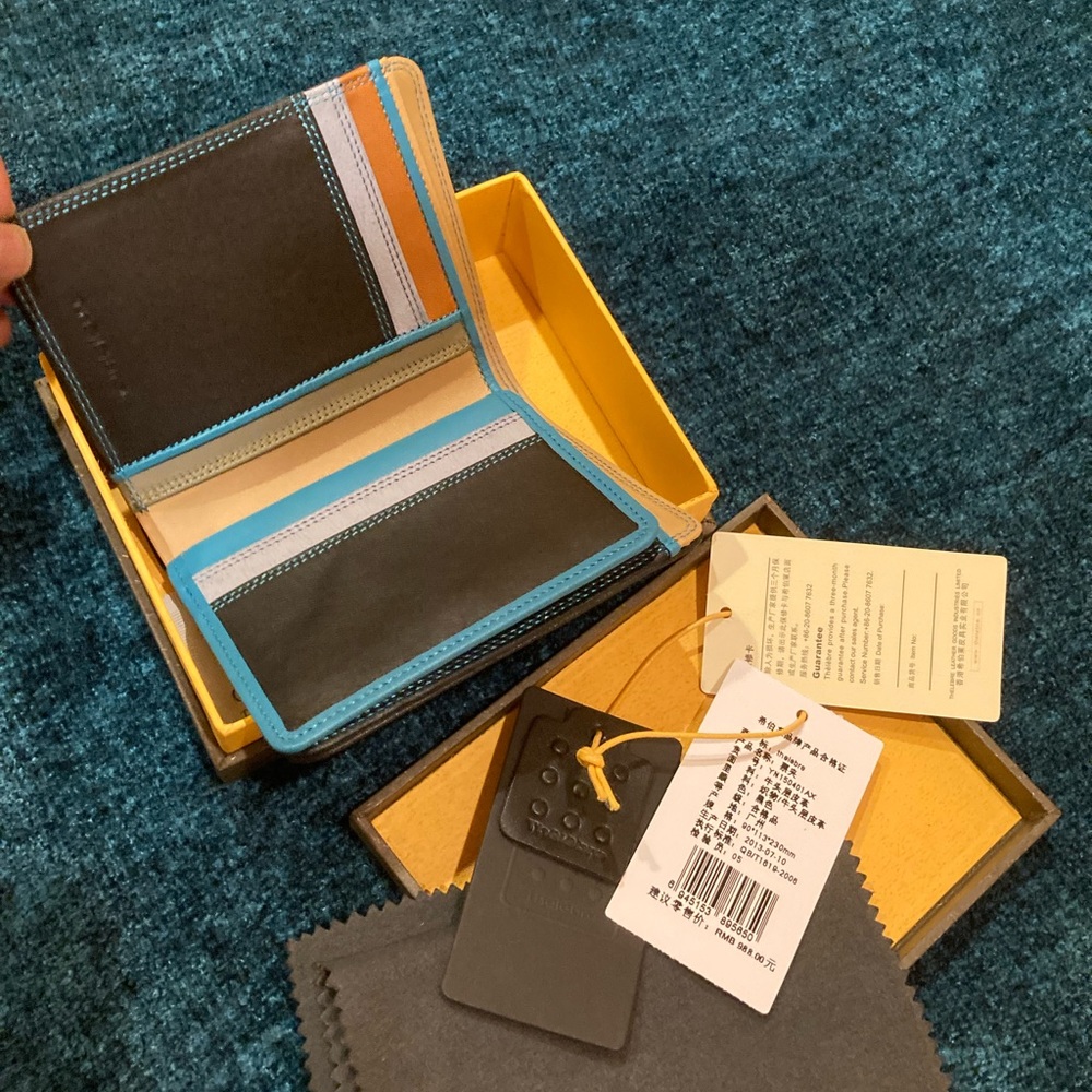 Flashy Folding Thelebre Wallet